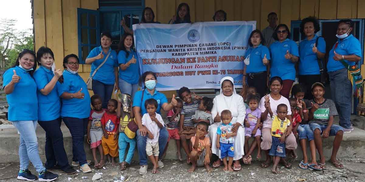 dpc-pwki-mimika-berbagi-kasih-dengan-anak-yatim